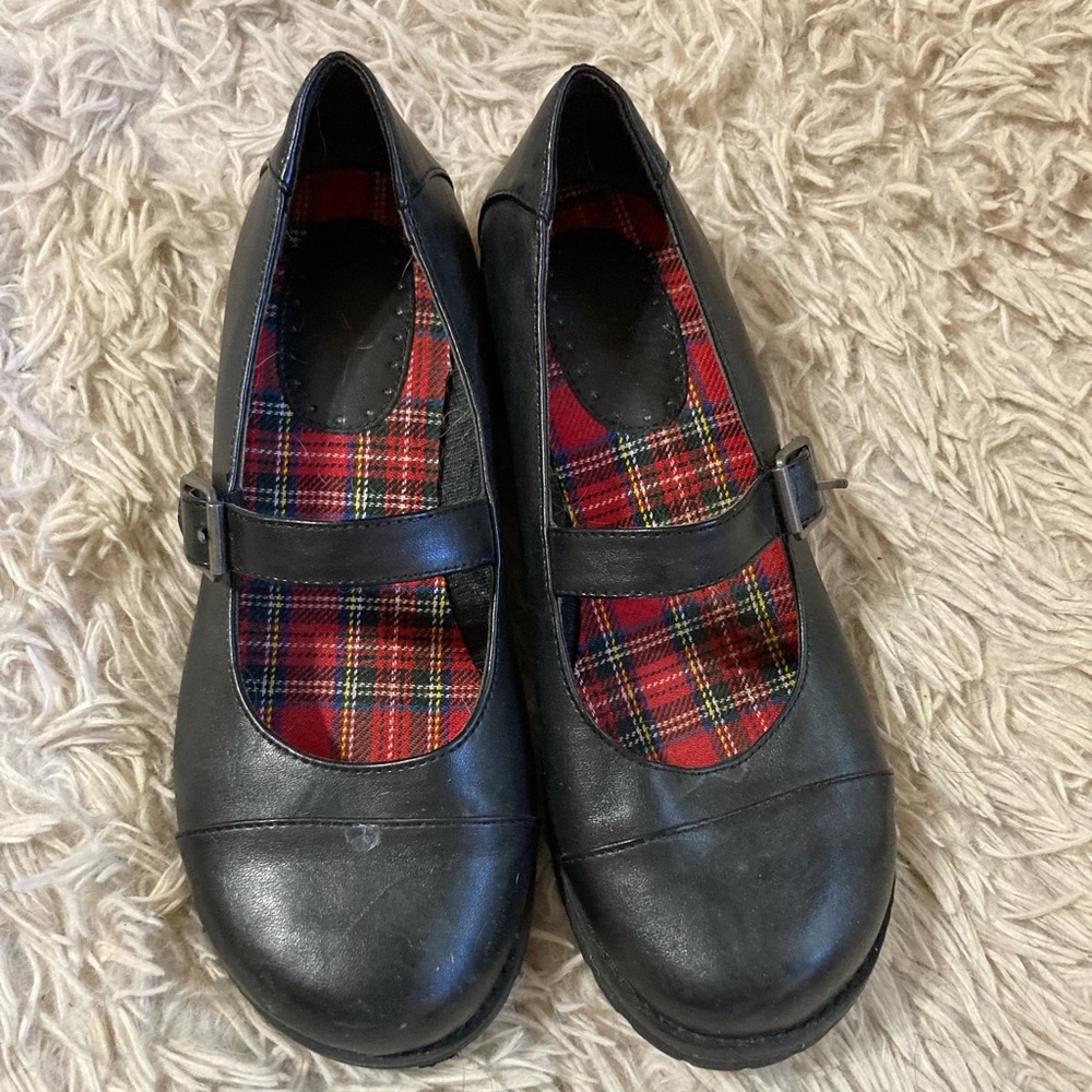 Ladies size 7 Mary Jane shoes